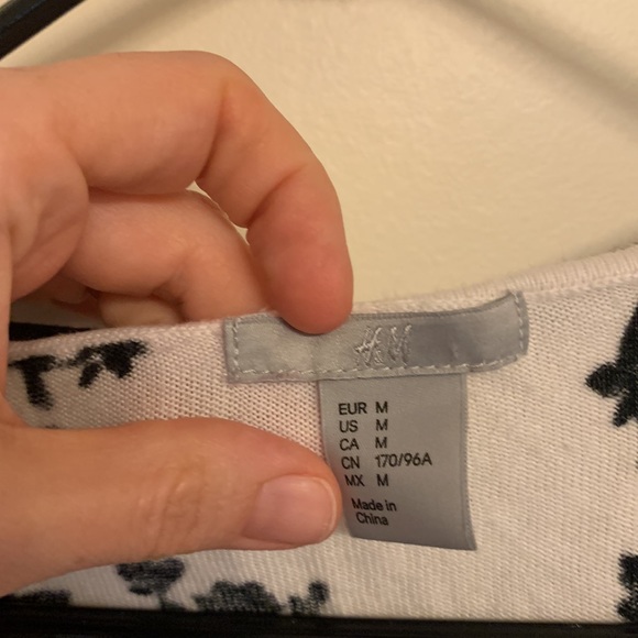 H&M black and white lightweight cardigan, size M - Picture 2 of 3